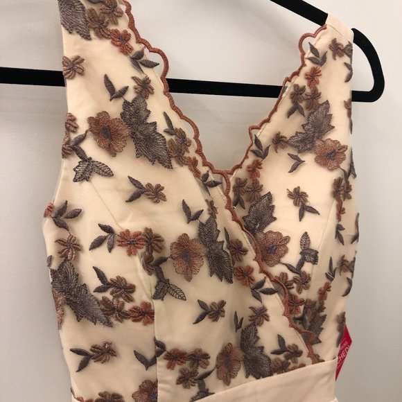 ASOS Petite Floral Midi Dress | Size: 2 | Color: Beige NWT - Picture 5 of 16